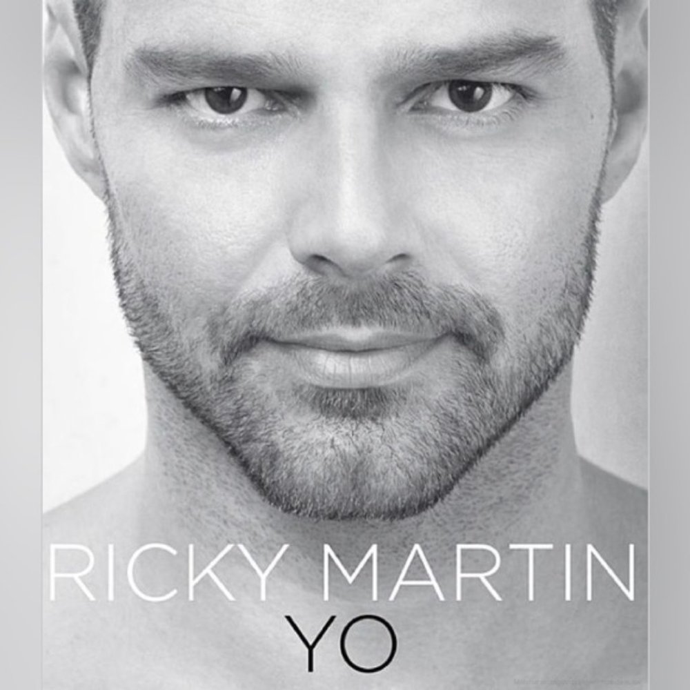 Yo by Ricky Martin (Spanish Edition) Book